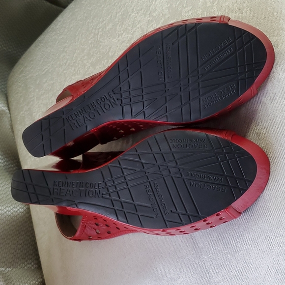 Kenneth Cole Reaction Leather Red Wedge Peep Toe Slingback Sandals SIZE: 10M - Picture 6 of 16